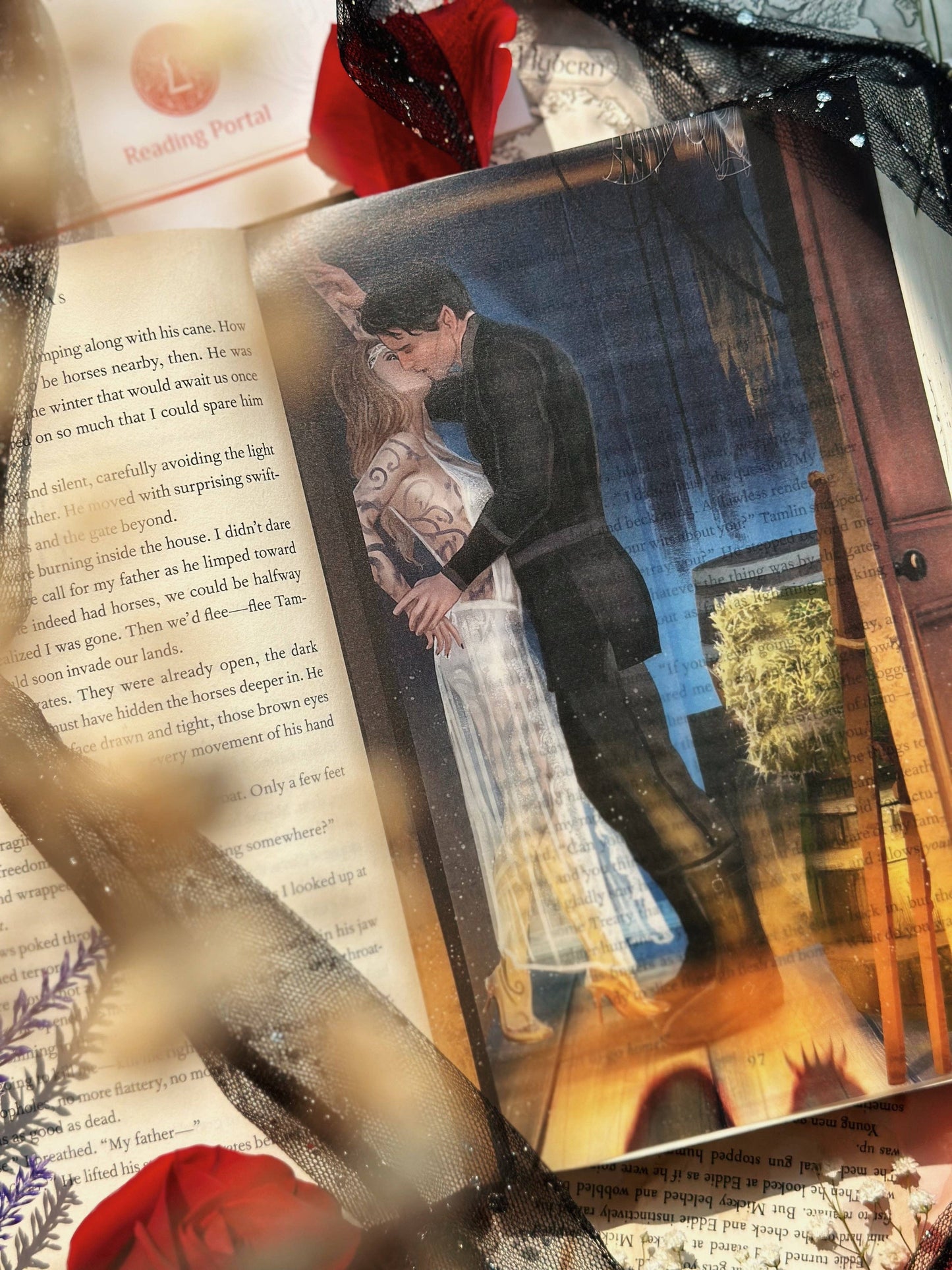 ACOTAR collectible hardback overlays – illustrated inserts for popular fantasy series